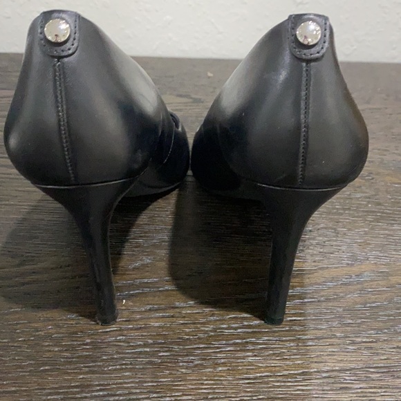 Michael Kors black leather pumps size 9 - Picture 5 of 5